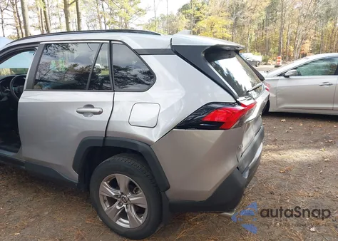 2022 Toyota Rav4 Xle z USA, uszkodzony, nr VIN 2T3P1RFV5NC307333